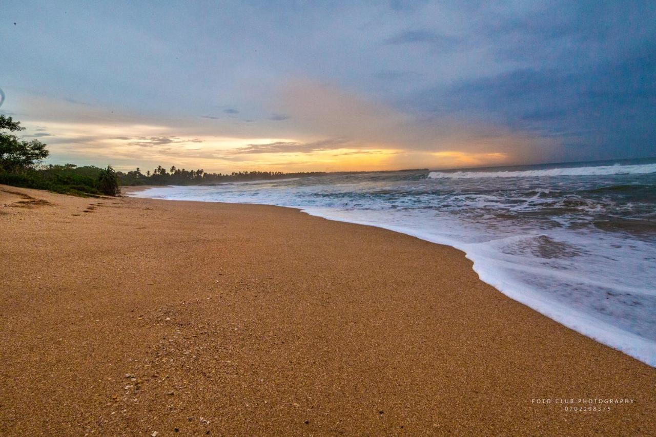 Guru Beach Resort Тангалла Экстерьер фото