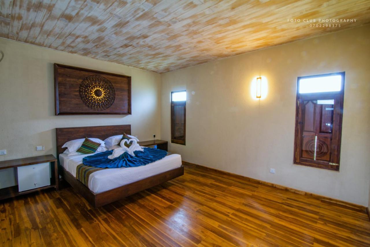 Guru Beach Resort Тангалла Экстерьер фото