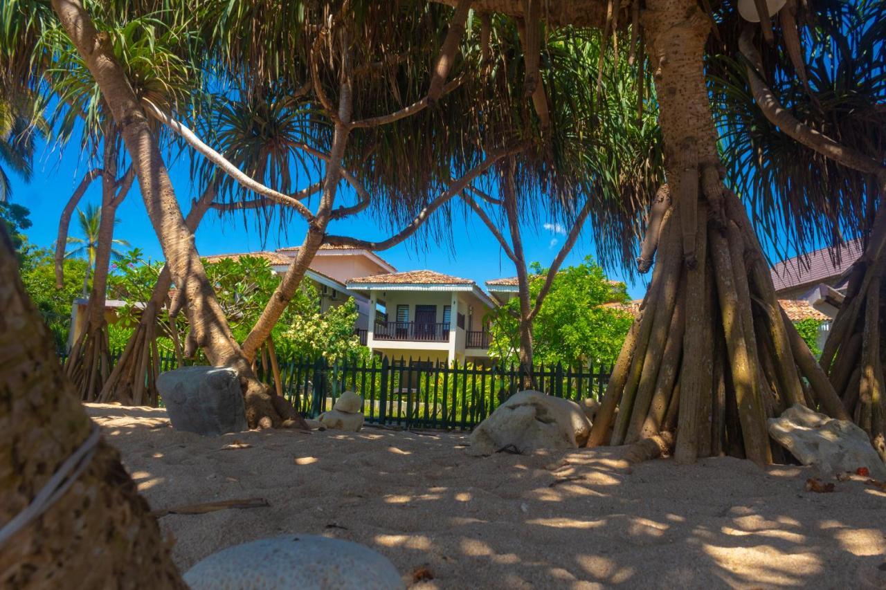 Guru Beach Resort Тангалла Экстерьер фото