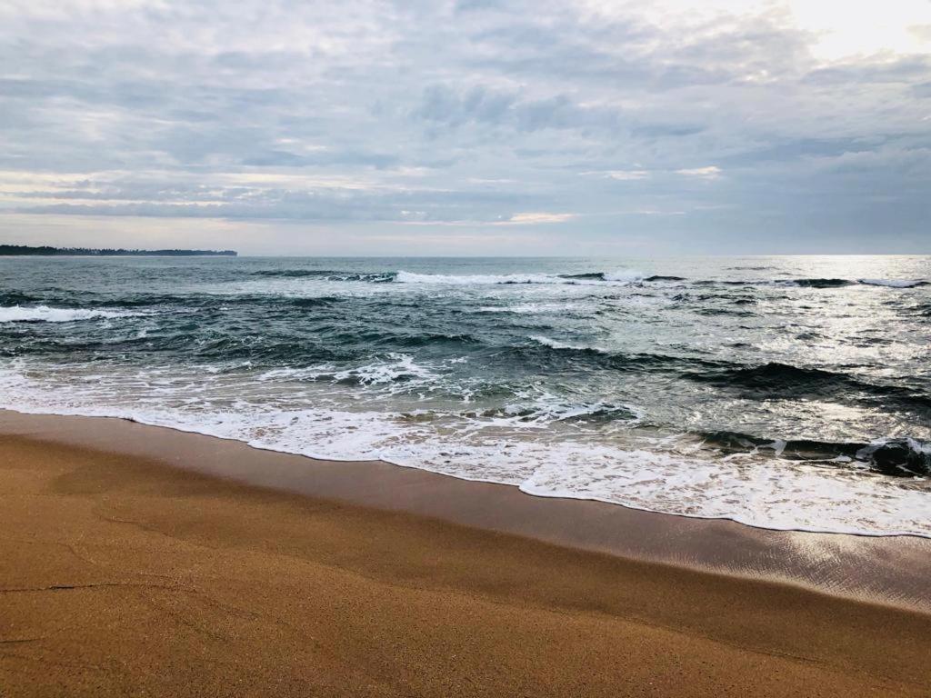 Guru Beach Resort Тангалла Экстерьер фото