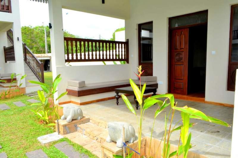 Guru Beach Resort Тангалла Экстерьер фото