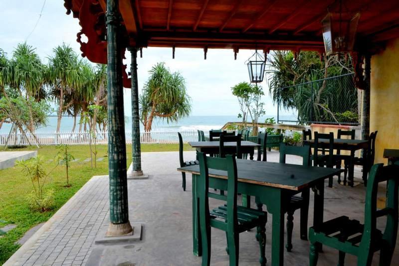 Guru Beach Resort Тангалла Экстерьер фото