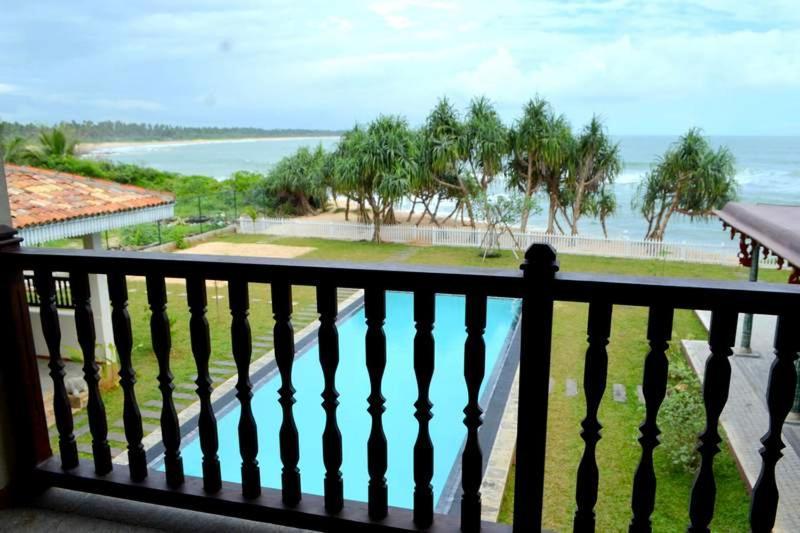 Guru Beach Resort Тангалла Экстерьер фото